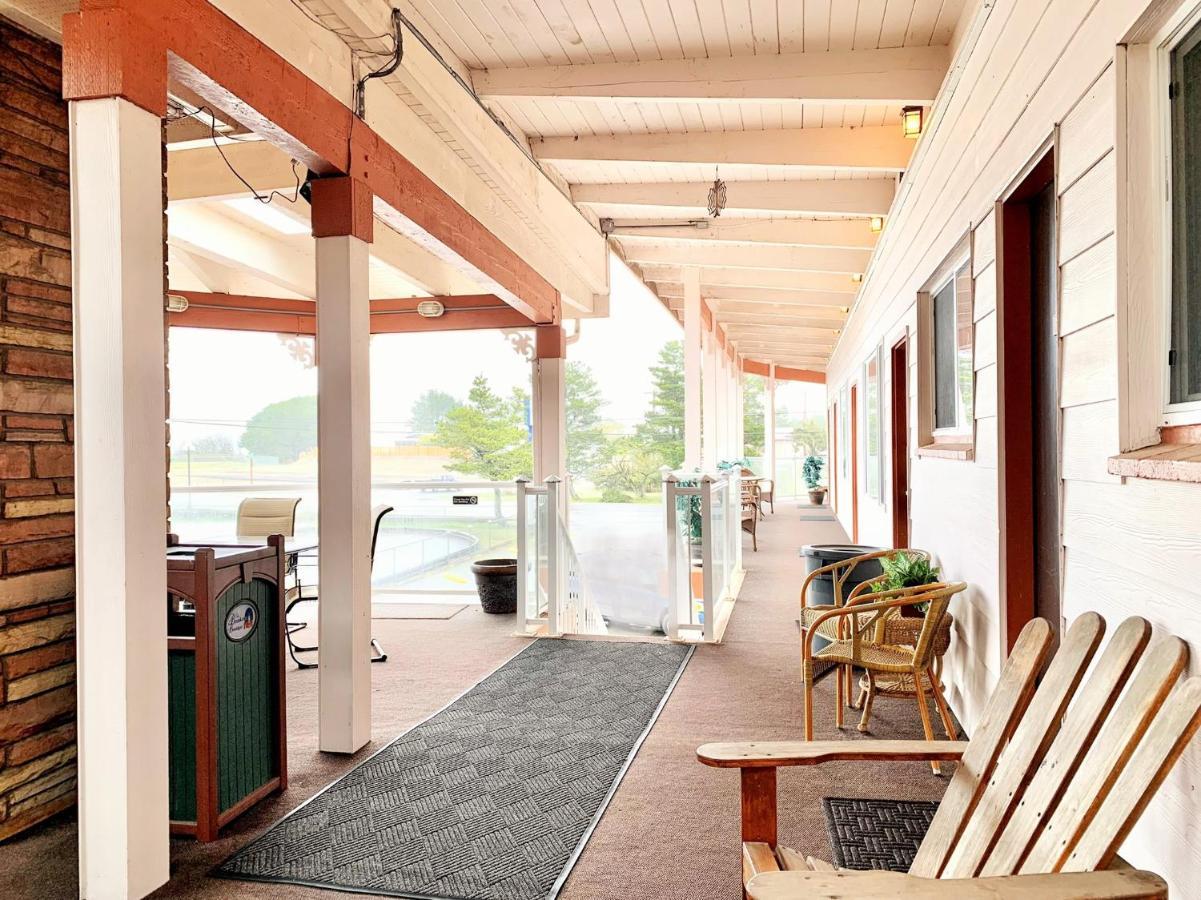 Breakers Boutique Inn Westport Exterior photo